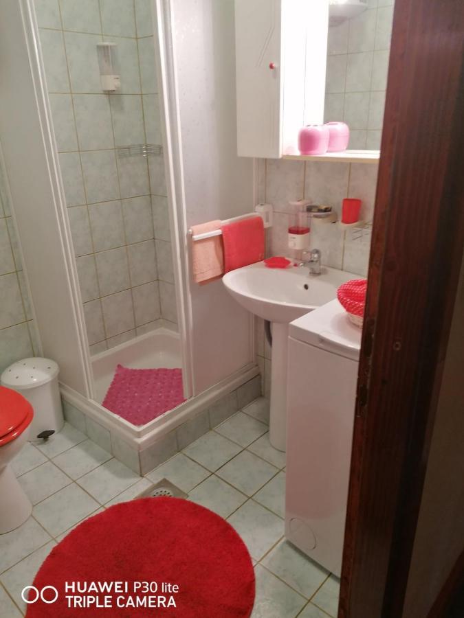 Apartmani Zute Račišće Kültér fotó