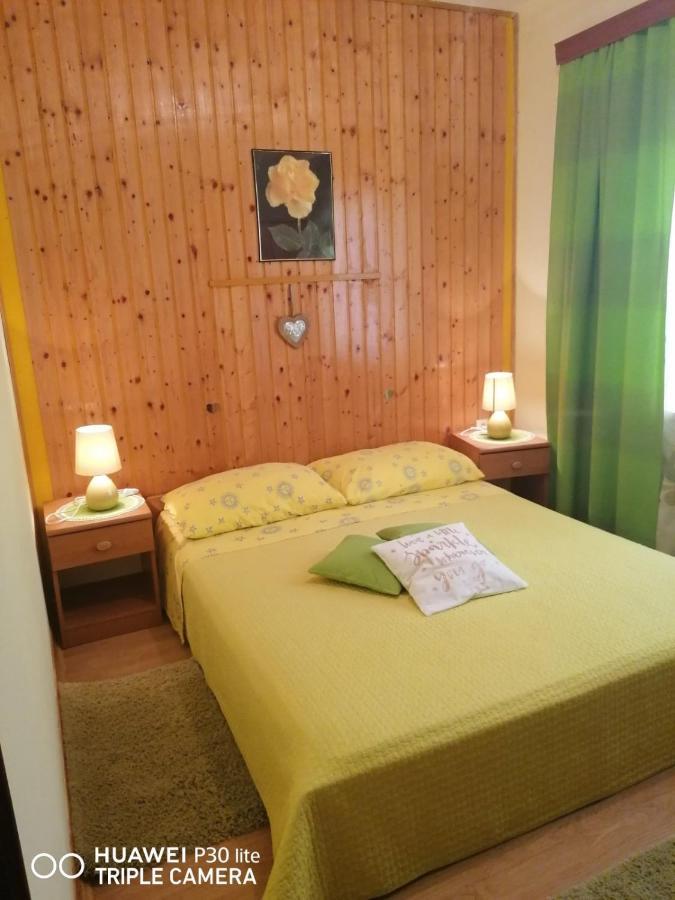 Apartmani Zute Račišće Kültér fotó